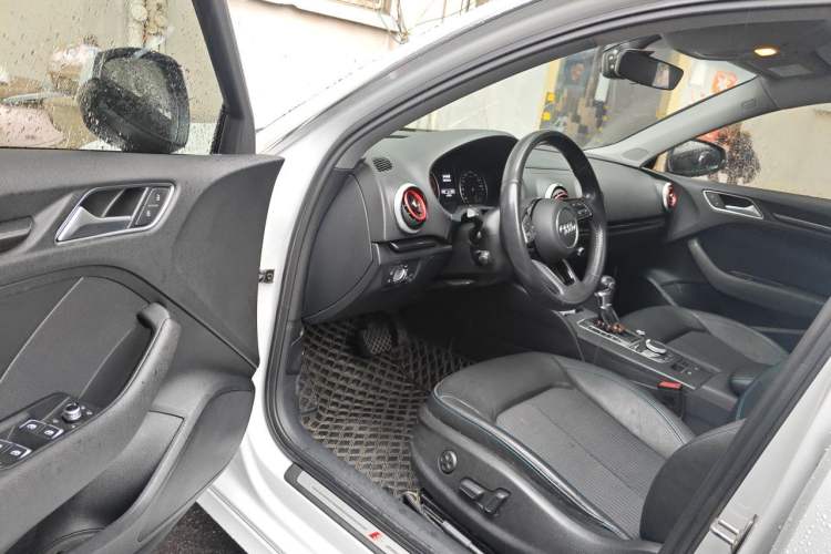 Used Audi A3 2020 Sportback 35 TFSI Fashion Edition China VI Emission Standard Driver Seat