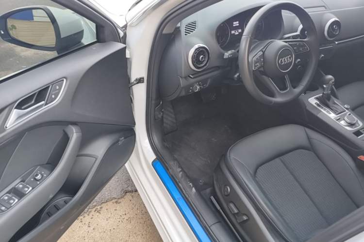 Used Audi A3 2020 Sportback 35 TFSI Fashion Edition China VI Emission Standard Driver Seat