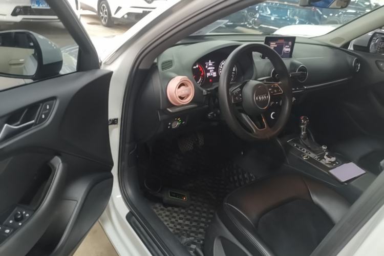 Used Audi A3 2020 Restyled Sportback 35 TFSI Entry-Level China VI Emission Standard Driver Seat