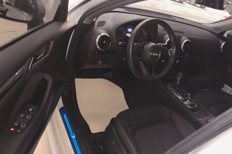 Used Audi A3 2020 Sportback 35 TFSI Fashion Edition China VI Emission Standard Driver Seat