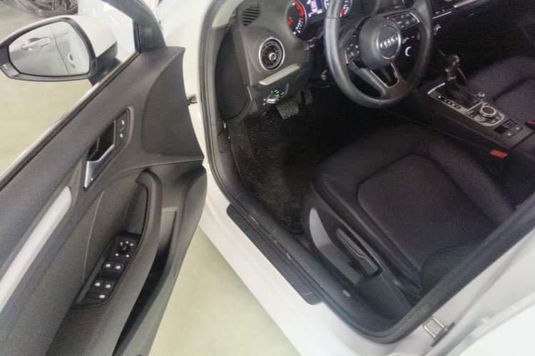 Used Audi A3 2020 Limousine 35 TFSI Ambition China VI Driver Seat