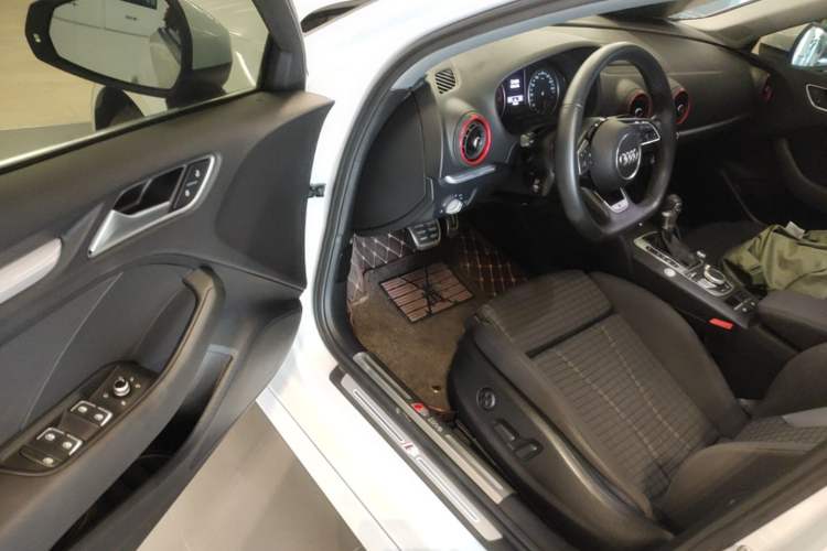 Used Audi A3 2020 Limousine 35 TFSI Sporty Version China VI Driver Seat
