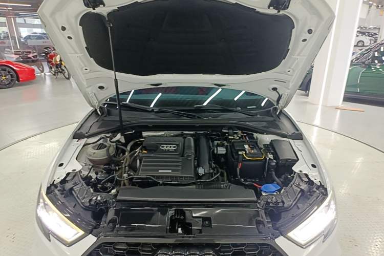 Used Audi A3 2020 Sportback 35 TFSI Fashion Edition China VI Emission Standard Engine Bay