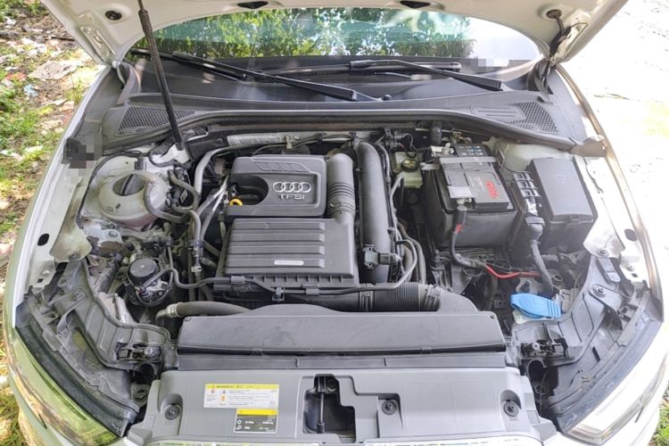 Used Audi A3 2020 Sportback 35 TFSI Fashion Edition China VI Emission Standard Engine Bay