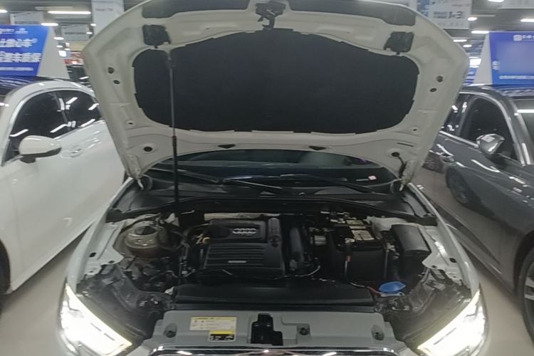 Used Audi A3 2020 Sportback 35 TFSI Fashion Edition China VI Emission Standard Engine Bay
