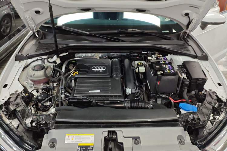 Used Audi A3 2020 Sportback 35 TFSI Fashion Edition China VI Emission Standard Engine Bay