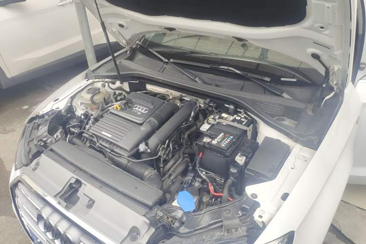 Used Audi A3 2020 Limousine 35 TFSI Fashion Edition China VI Emission Standard Engine Bay