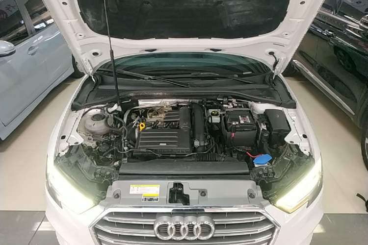 Used Audi A3 2020 Limousine 35 TFSI Fashion Edition China VI Emission Standard Engine Bay