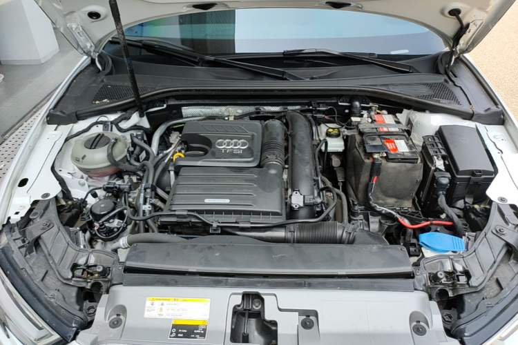 Used Audi A3 2020 Sportback 35 TFSI Fashion Edition China VI Emission Standard Engine Bay
