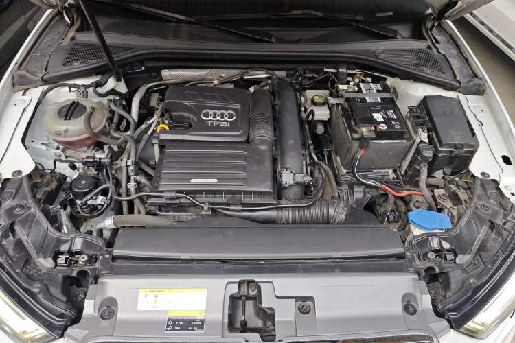 Used Audi A3 2020 Sportback 35 TFSI Fashion Edition China VI Emission Standard Engine Bay