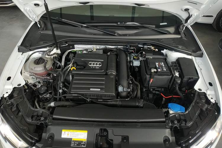 Used Audi A3 2020 Limousine 35 TFSI Ambition China VI Engine Bay