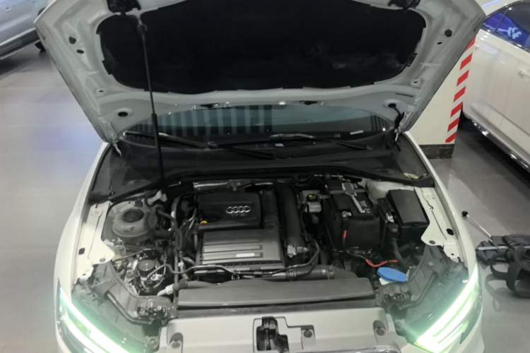 Used Audi A3 2020 Sportback 35 TFSI Fashion Edition China VI Emission Standard Engine Bay