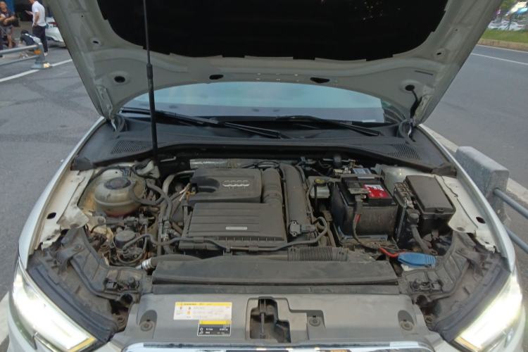 Used Audi A3 2020 Sportback 35 TFSI Fashion Edition China VI Emission Standard Engine Bay