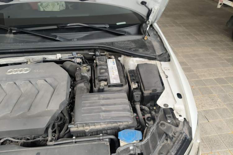 Used Audi A3 2020 Sportback 40 TFSI Style Edition China VI Emission Standard Engine Bay Left