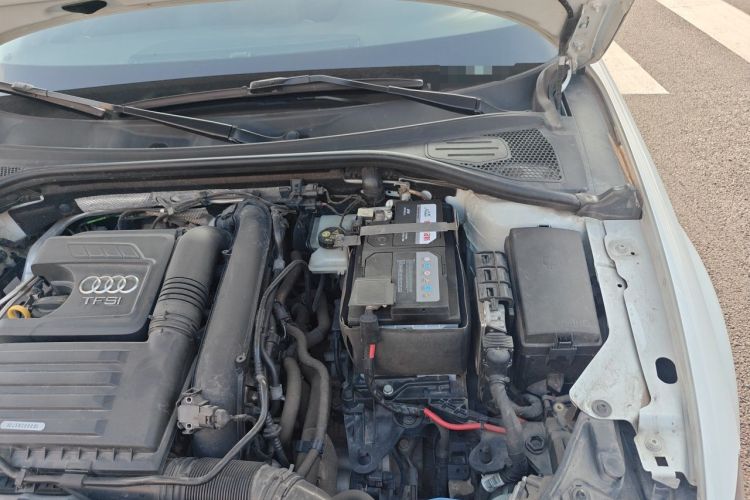 Used Audi A3 2020 Limousine 35 TFSI Fashion Edition China VI Emission Standard Engine Bay Left