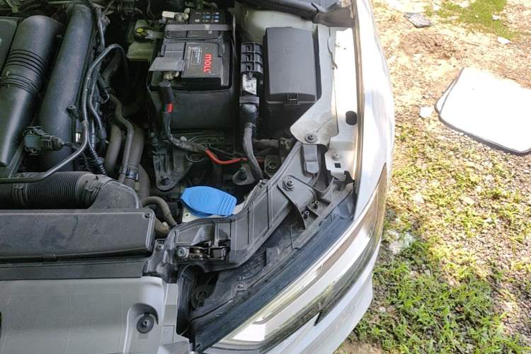 Used Audi A3 2020 Sportback 35 TFSI Fashion Edition China VI Emission Standard Engine Bay Left