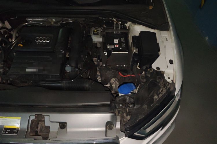 Used Audi A3 2020 Limousine 35 TFSI Fashion Edition China VI Emission Standard Engine Bay Left