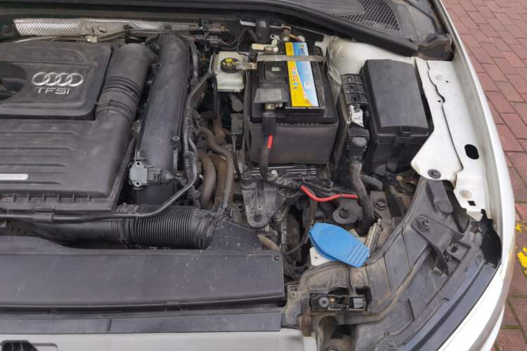 Used Audi A3 2020 Limousine 35 TFSI Fashion Edition China VI Emission Standard Engine Bay Left