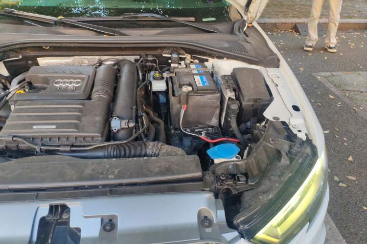 Used Audi A3 2020 Limousine 35 TFSI Fashion Edition China VI Emission Standard Engine Bay Left