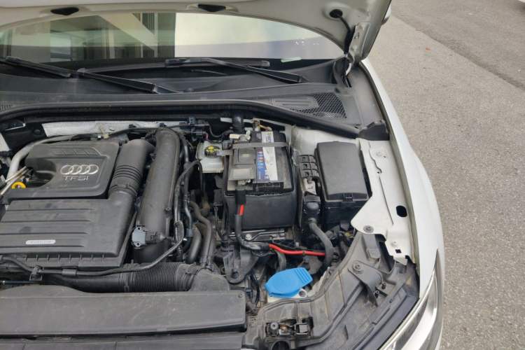 Used Audi A3 2020 Limousine 35 TFSI Fashion Edition China VI Emission Standard Engine Bay Left