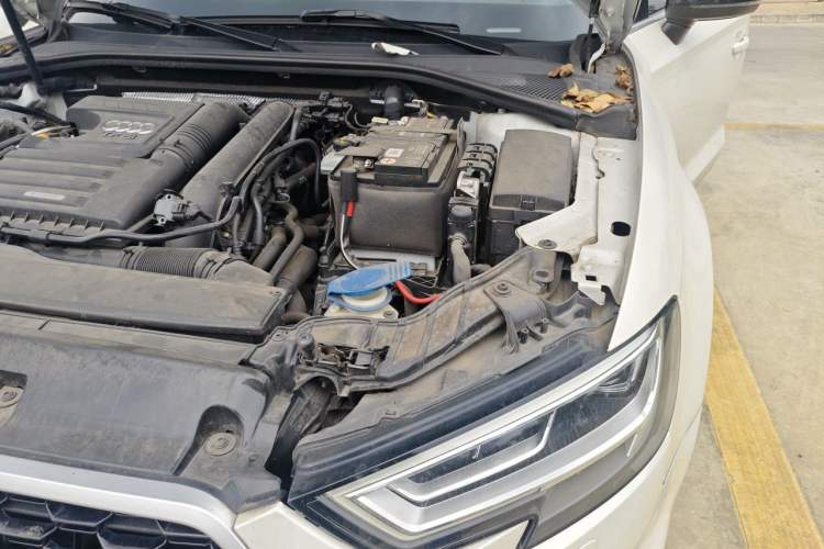 Used Audi A3 2020 Limousine 35 TFSI Fashion Edition China VI Emission Standard Engine Bay Left