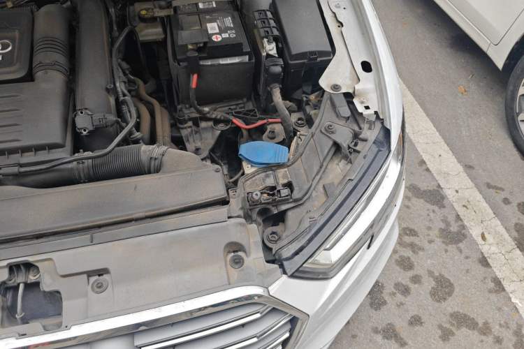 Used Audi A3 2020 Sportback 35 TFSI Fashion Edition China VI Emission Standard Engine Bay Left