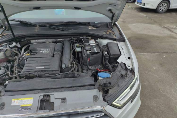 Used Audi A3 2020 Sportback 35 TFSI Fashion Edition China VI Emission Standard Engine Bay Left