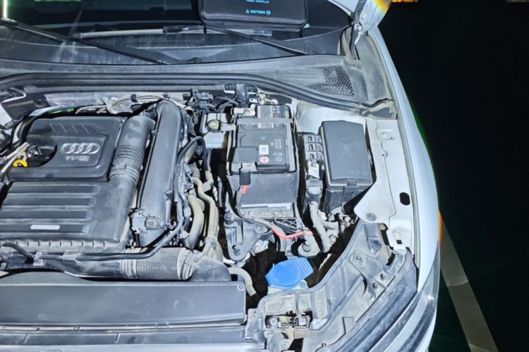 Used Audi A3 2020 Sportback 35 TFSI Fashion Edition China VI Emission Standard Engine Bay Left