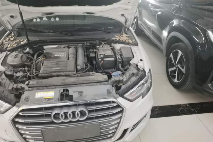 Used Audi A3 2020 Sportback 35 TFSI Fashion Edition China VI Emission Standard Engine Bay Left