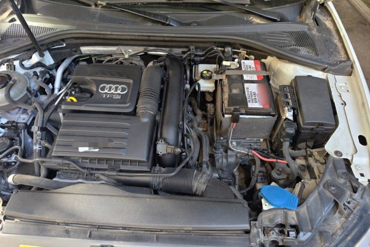 Used Audi A3 2020 Sportback 35 TFSI Fashion Edition China VI Emission Standard Engine Bay Left