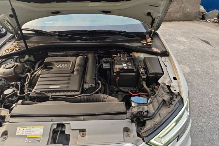 Used Audi A3 2020 Sportback 35 TFSI Fashion Edition China VI Emission Standard Engine Bay Left