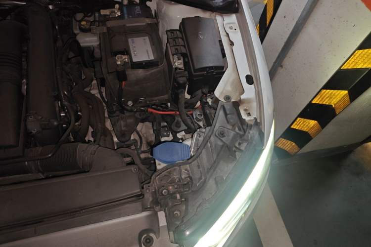 Used Audi A3 2020 Sportback 35 TFSI Fashion Edition China VI Emission Standard Engine Bay Left