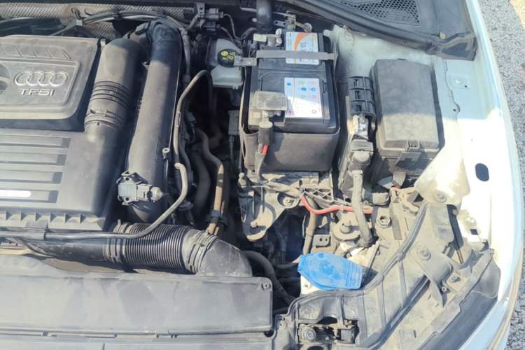 Used Audi A3 2020 Sportback 35 TFSI Fashion Edition China VI Emission Standard Engine Bay Left