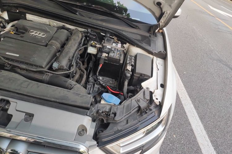 Used Audi A3 2020 Limousine 35 TFSI Fashion Edition China VI Emission Standard Engine Bay Left