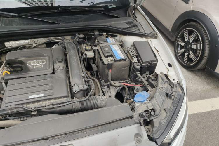 Used Audi A3 2020 Limousine 35 TFSI Fashion Edition China VI Emission Standard Engine Bay Left