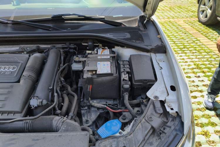 Used Audi A3 2020 Sportback 35 TFSI Fashion Edition China VI Emission Standard Engine Bay Left