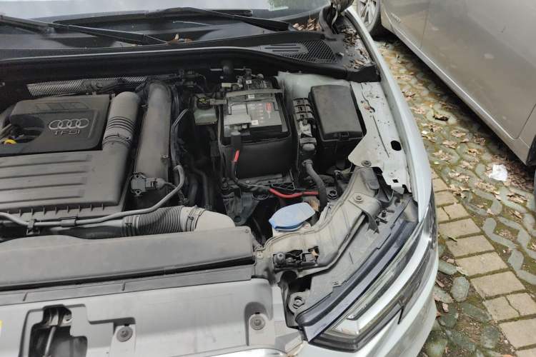 Used Audi A3 2020 Sportback 35 TFSI Sporty Model China VI Engine Bay Left