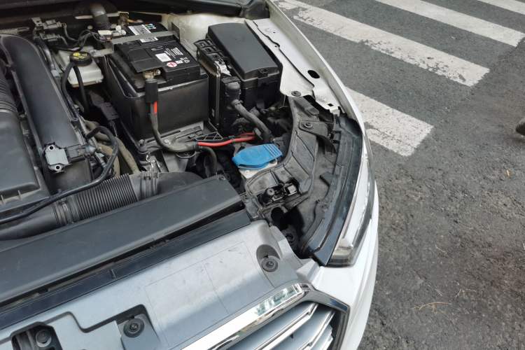 Used Audi A3 2020 Limousine 35 TFSI Fashion Edition China VI Emission Standard Engine Bay Left
