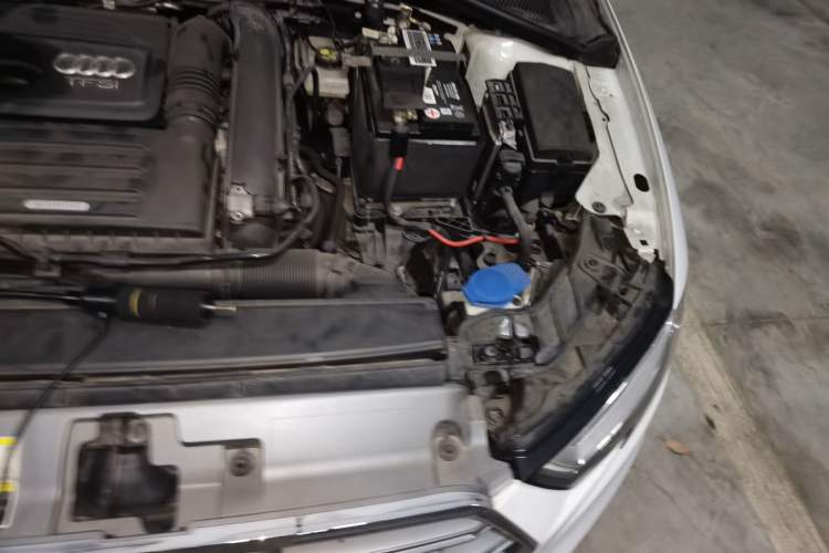 Used Audi A3 2020 Limousine 35 TFSI Fashion Edition China VI Emission Standard Engine Bay Left