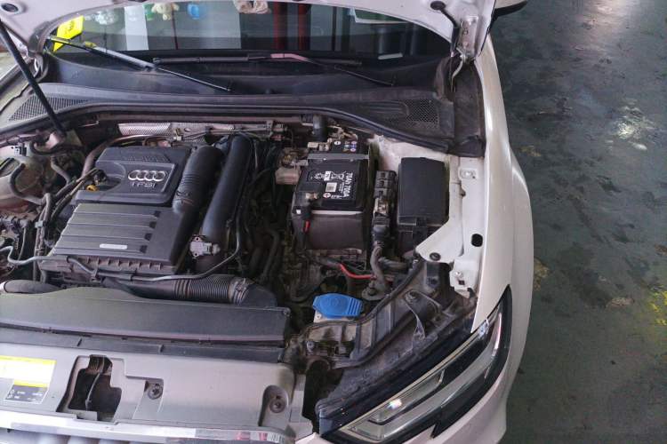 Used Audi A3 2020 Limousine 35 TFSI Fashion Edition China VI Emission Standard Engine Bay Left