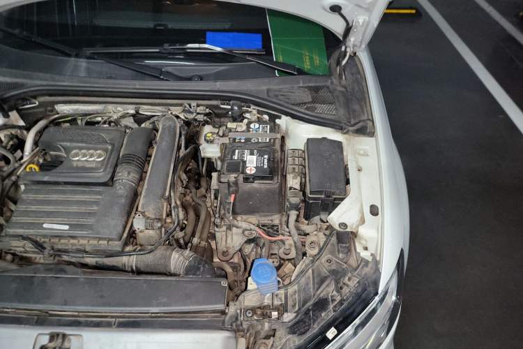 Used Audi A3 2020 Sportback 35 TFSI Fashion Edition China VI Emission Standard Engine Bay Left
