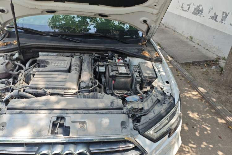 Used Audi A3 2020 Sportback 35 TFSI Fashion Edition China VI Emission Standard Engine Bay Left