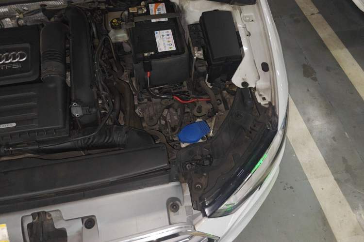 Used Audi A3 2020 Sportback 35 TFSI Fashion Edition China VI Emission Standard Engine Bay Left