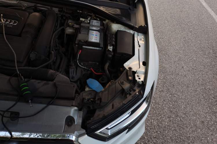 Used Audi A3 2020 Limousine 35 TFSI Fashion Edition China VI Emission Standard Engine Bay Left