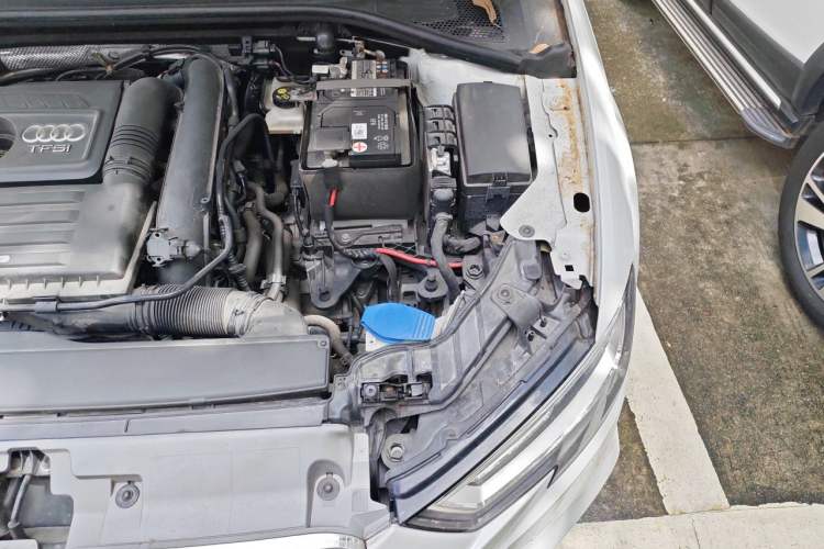Used Audi A3 2020 Sportback 35 TFSI Fashion Edition China VI Emission Standard Engine Bay Left