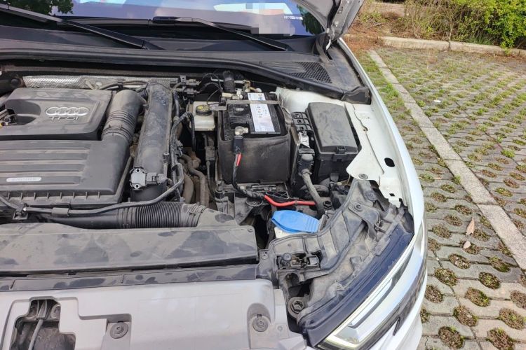 Used Audi A3 2020 Limousine 35 TFSI Fashion Edition China VI Emission Standard Engine Bay Left
