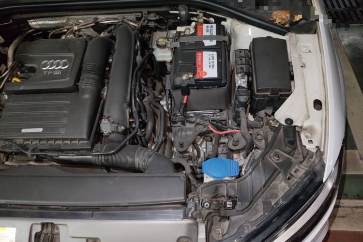 Used Audi A3 2020 Sportback 35 TFSI Fashion Edition China VI Emission Standard Engine Bay Left