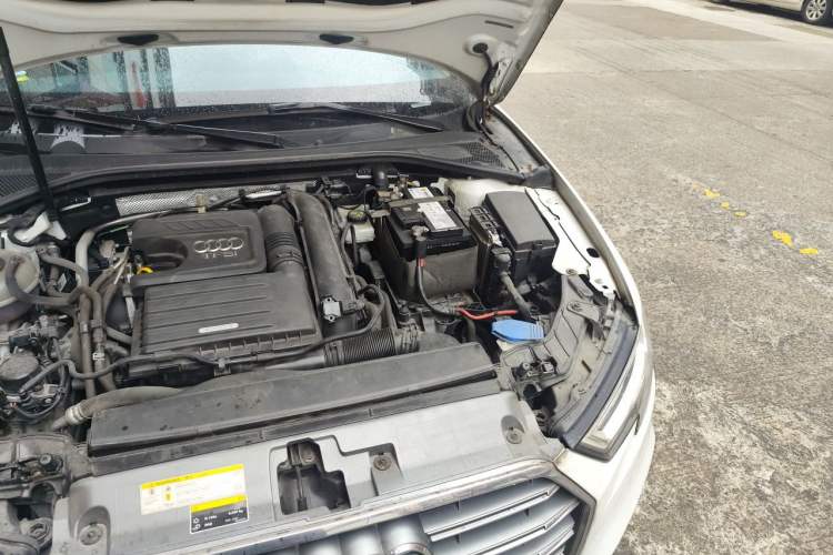 Used Audi A3 2020 Sportback 35 TFSI Fashion Edition China VI Emission Standard Engine Bay Left