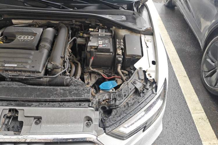 Used Audi A3 2020 Sportback 35 TFSI Fashion Edition China VI Emission Standard Engine Bay Left