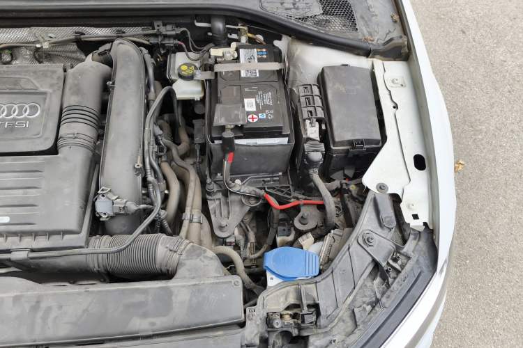 Used Audi A3 2020 Limousine 35 TFSI Fashion Edition China VI Emission Standard Engine Bay Left